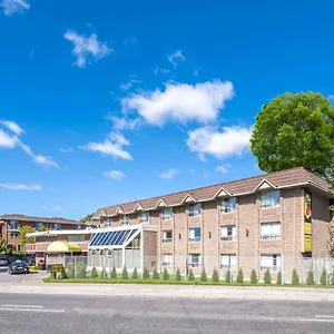 Hotel Super 8 By Wyndham East On Toronto